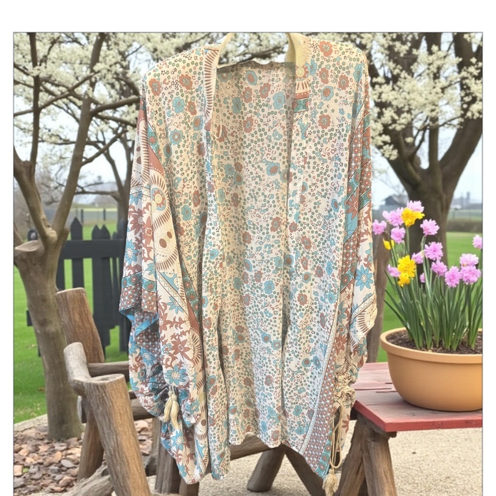 Beautiful Blue and cream Kimono XL​ - Picture 3 of 6